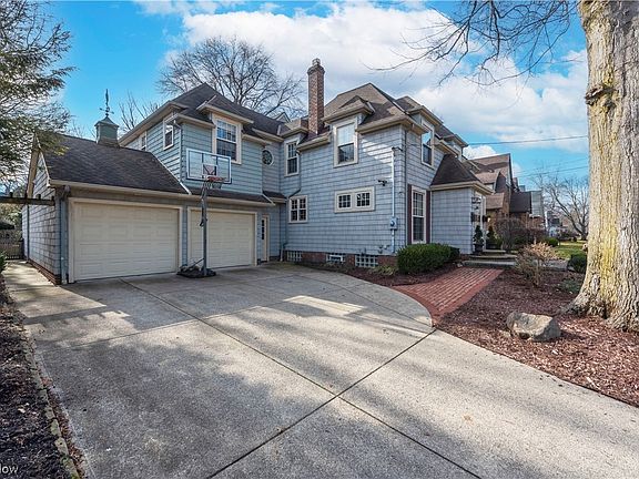 3rd image of 21199 Kenwood Ave