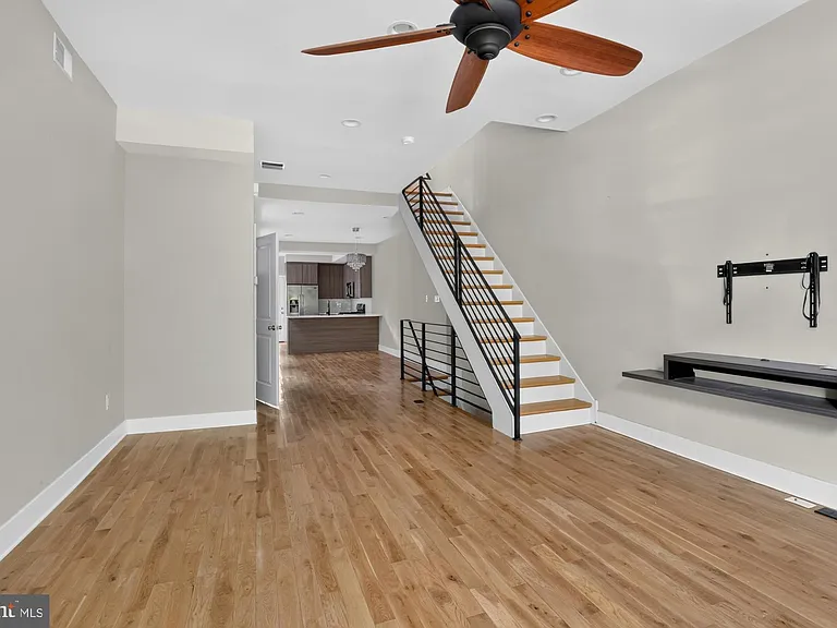 2336 W Thompson St — Photo 1