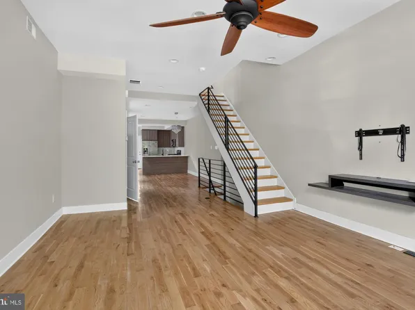 2336 W Thompson St, Philadelphia, PA 19121