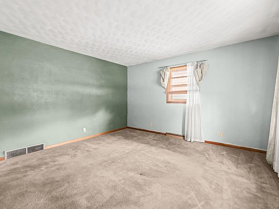 6th image of 3042 Huffman Blvd
