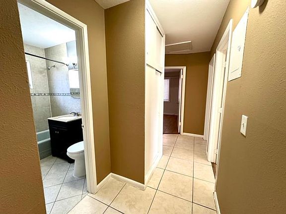 3rd image of 861 W Ilex Dr