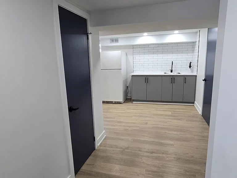 46 Pitt Ave — Photo 18
