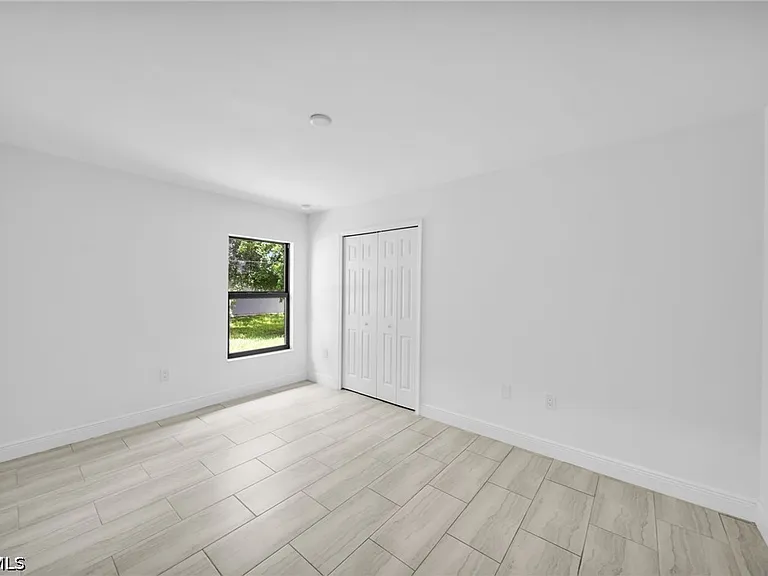 318 SW 7th Ter — Photo 16