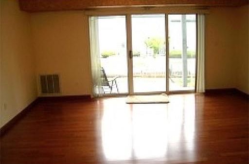 3rd image of 105 Henley Dr #105