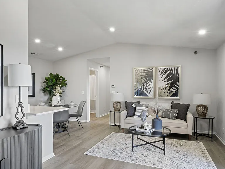 Oak Brook Park Apartments — Photo 9