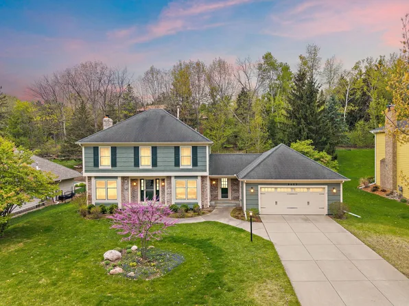8053 Galway Rd, Woodbury, MN 55125