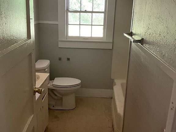 4th image of 709 Anthony St