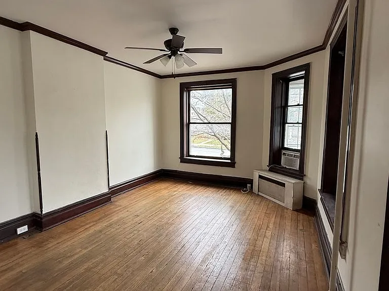 49 W Commerce St — Photo 17