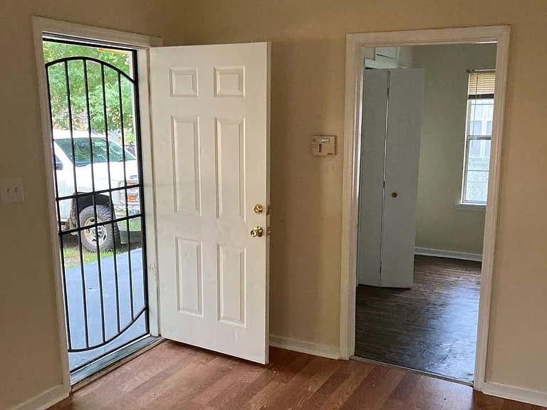 2204 Valmar St — Photo 1