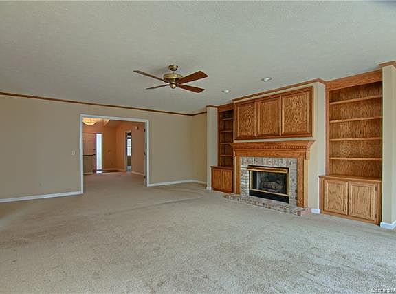 5th image of 319 E Shay Cir