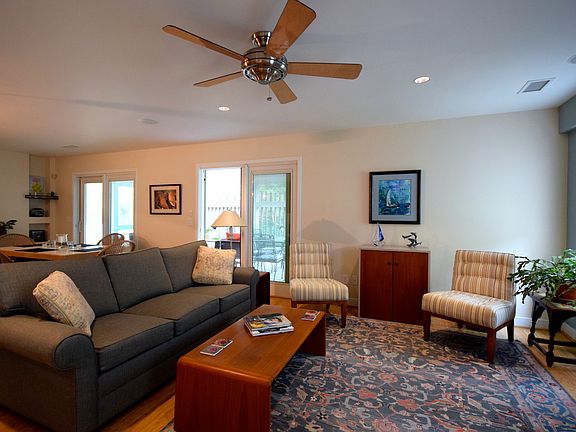 LR leads to screened porch