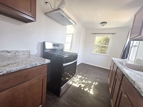 5th image of 10906 S Figueroa St Unit 1/2