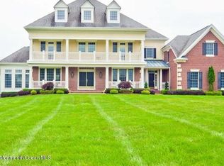 12 Crest Fruit Ct, Manalapan, NJ 07726