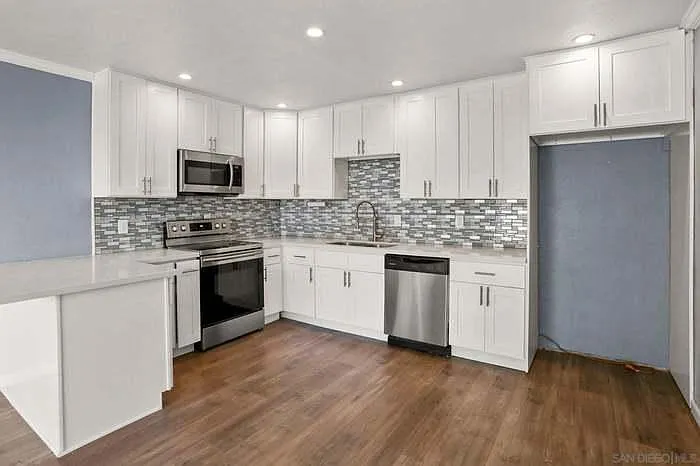 1907 Robinson Ave #108 — Photo 9