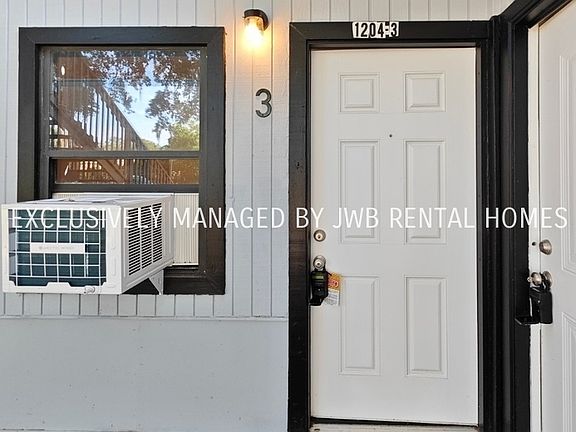 2nd image of 1204 Glencoe St APT 3