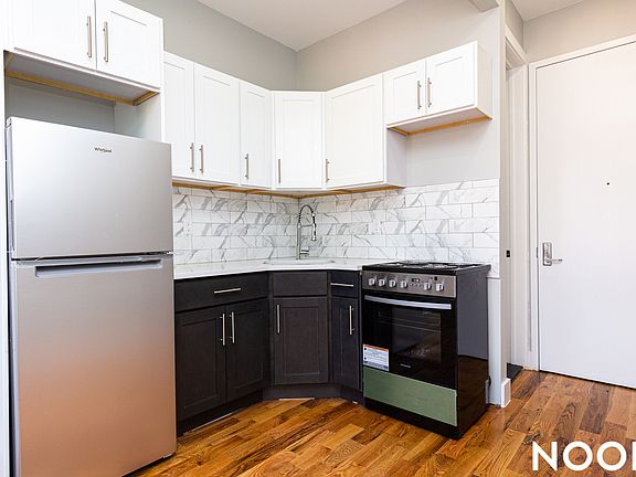 4th image of 1048 Morris Ave #3A