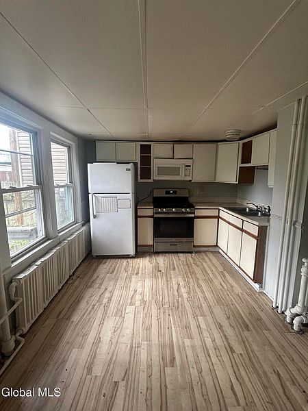 2nd image of 115 Hill Street