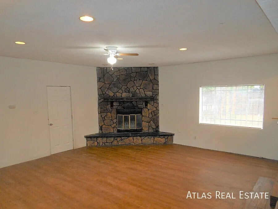 More Pictures Coming Soon Beautiful 4BR Home Near DIA with Large Yard and Bonus Living Areas — Photo 3