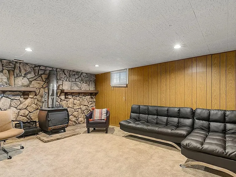 1053 Montview Rd — Photo 11