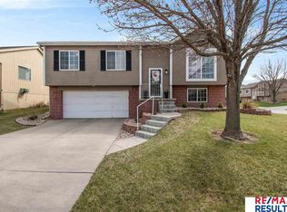 17137 Barnett St, Omaha, NE 68116