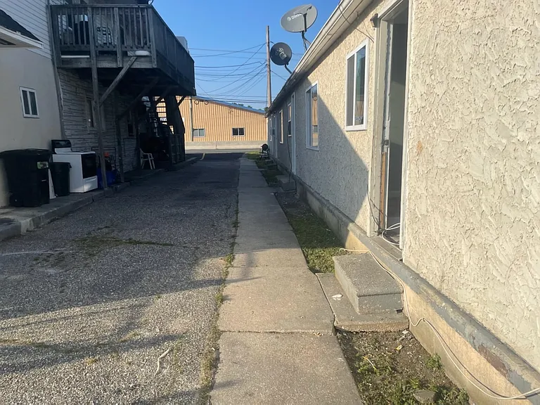 513 Blackburn Ave — Photo 7
