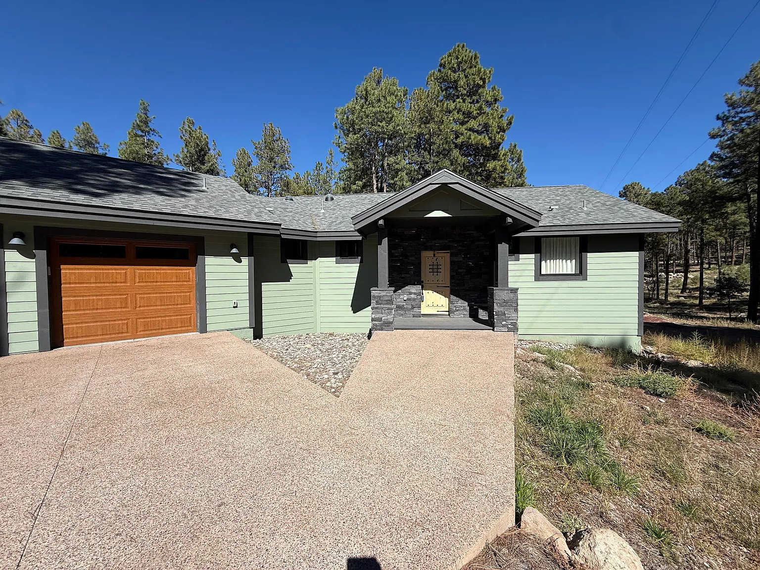 4 bed, 2467 sqft, $3,500 — Photo 3