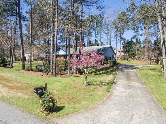 4th image of 290 Deer Trace Dr