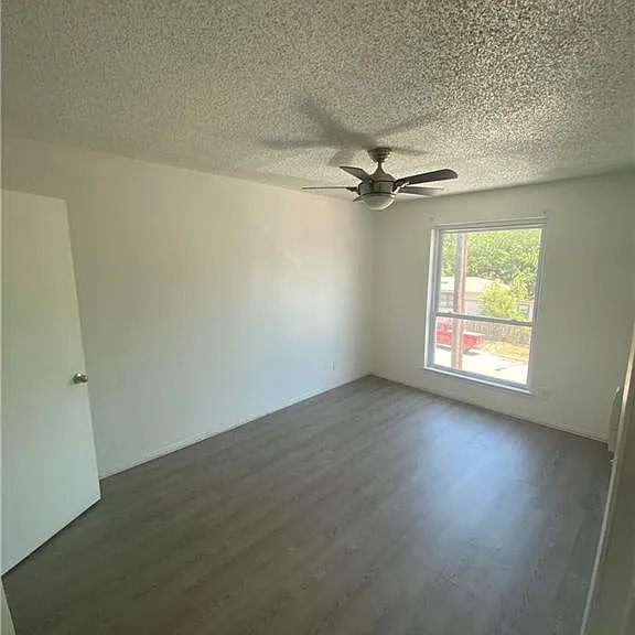 2401 Manor Rd #207 — Photo 9