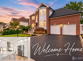 39 Violet Cir, Howell, NJ 07731