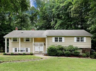 553 Colonial Rd, River Vale, NJ 07675