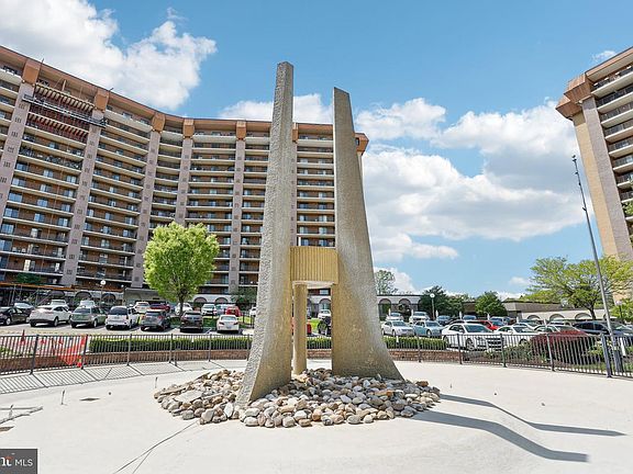 2nd image of 10306 Valley Forge Cir #306