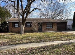 2706 Campbell Dr, Champaign, IL 61820