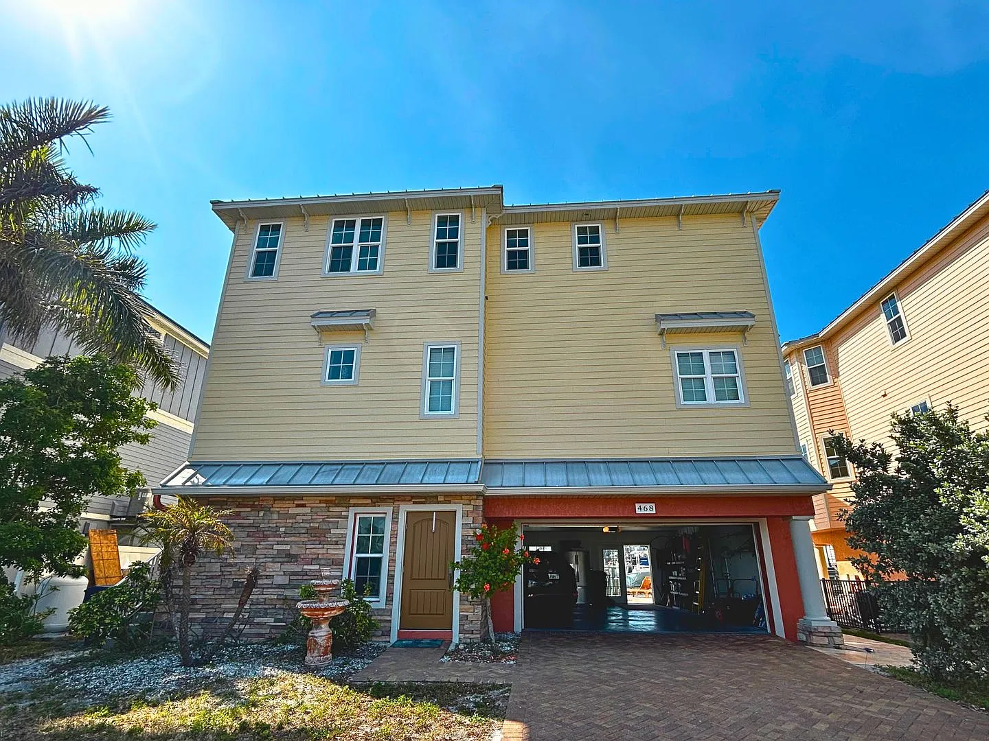 Available from September 1st to November 30th! Stunning Waterfront Home in Madeira Beach 3 Bed / ... — Photo 2