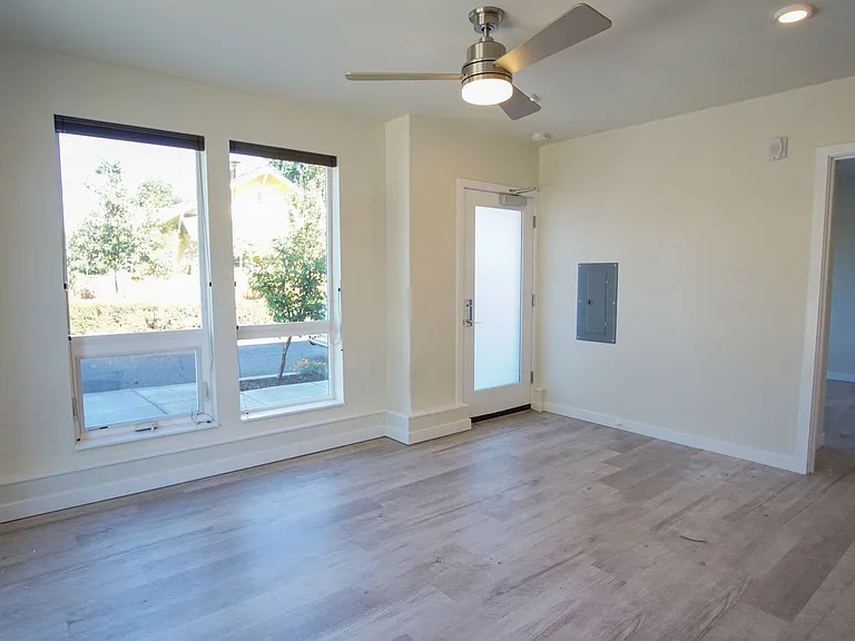 5080 NE 33rd Ave #1 — Photo 3