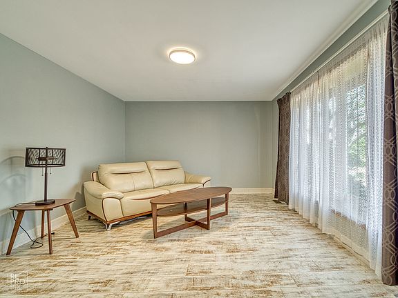 5th image of 13447 Farm View St