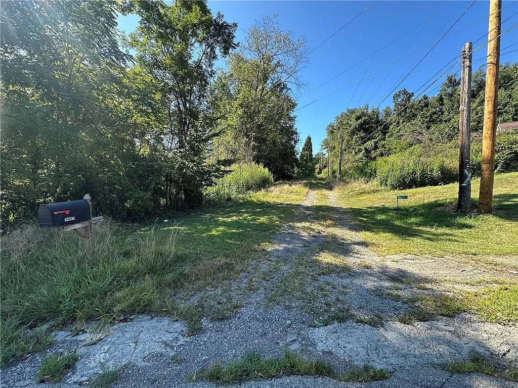 1441 Leckrone Masontown Rd photo 1