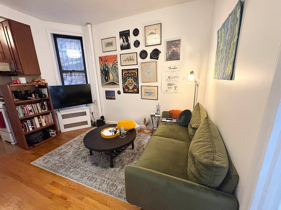 1st image of 172 Mulberry St APT 3A