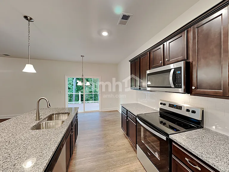 5035 Hudson Valley Dr — Photo 4
