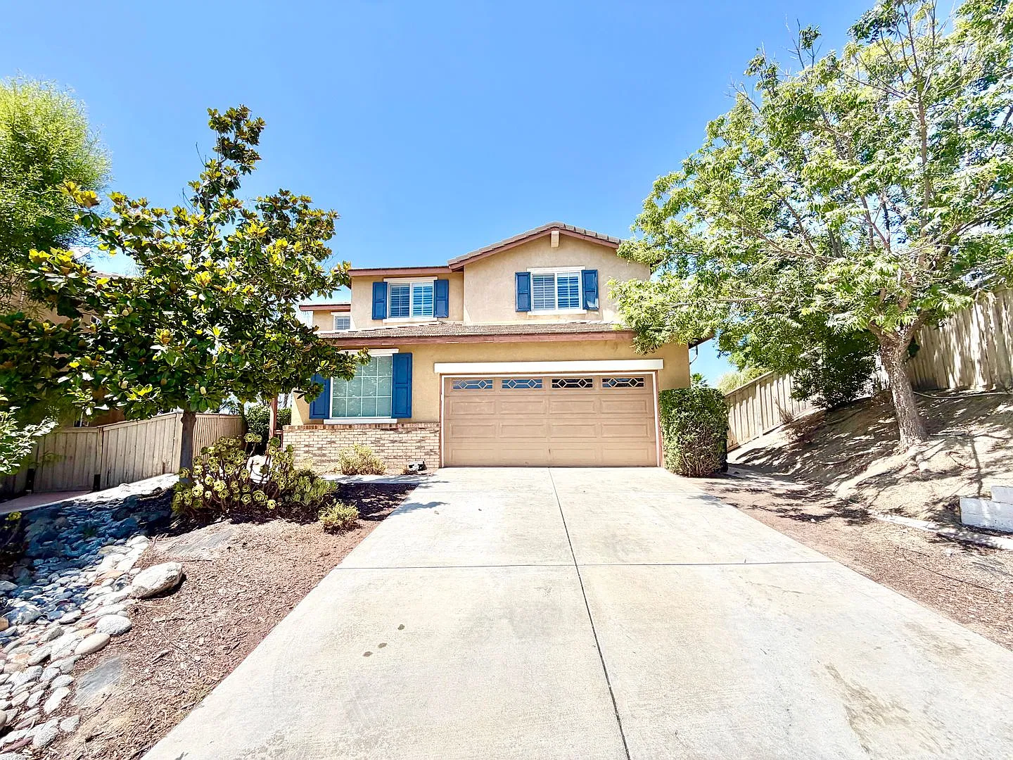 Spacious 5 Bedroom Redhawk Home with LARGE Loft & Backyard in Prime Location — Photo 1