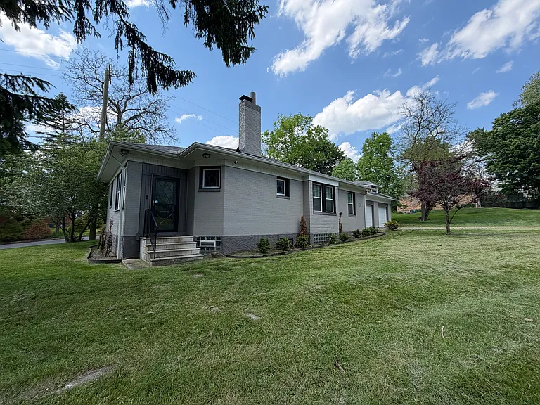 3855 Mount Royal Blvd — Photo 3