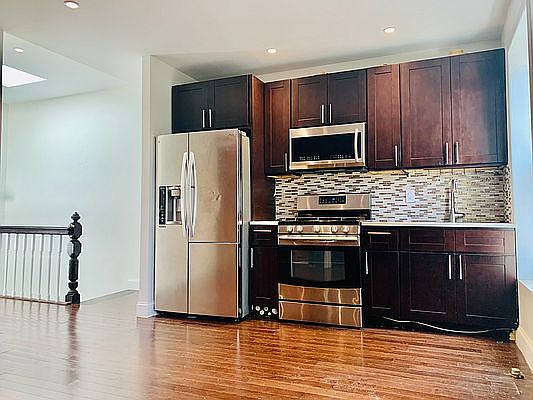 1st image of 240 Albany Ave #3
