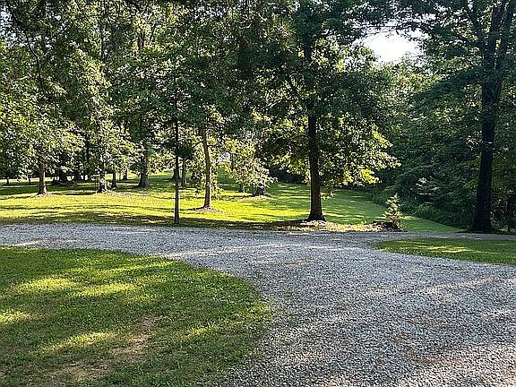 3rd image of 135 Lecomptes Bottom Rd