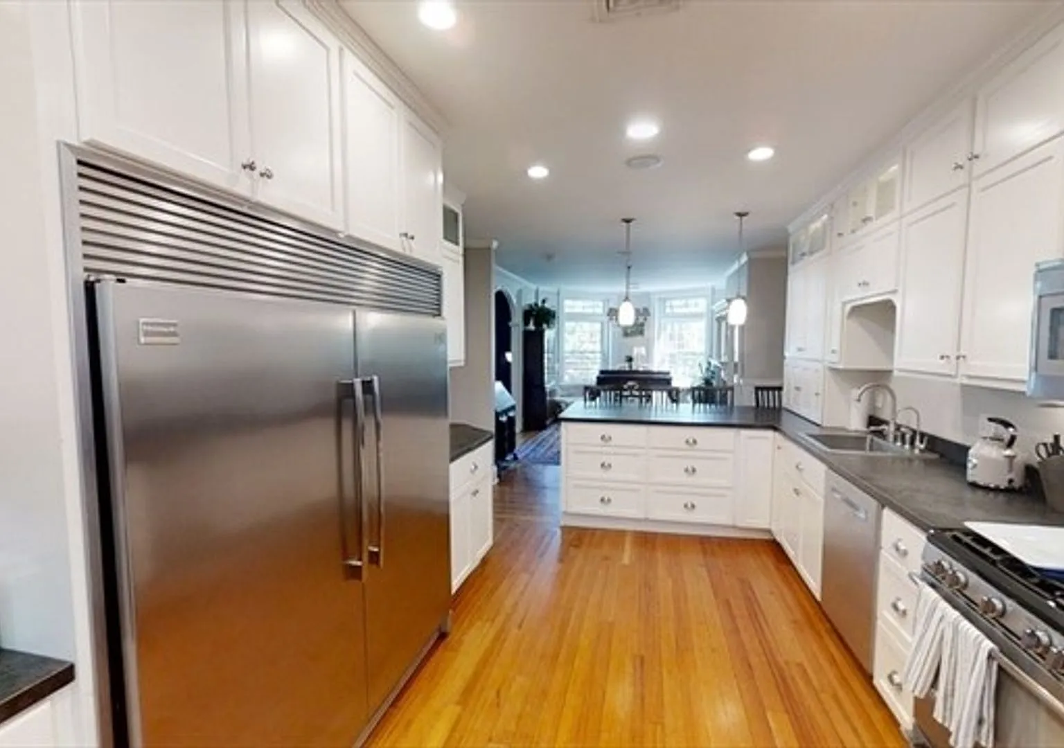 Renovated 4-bed/2-bath in Brookline! — Photo 1