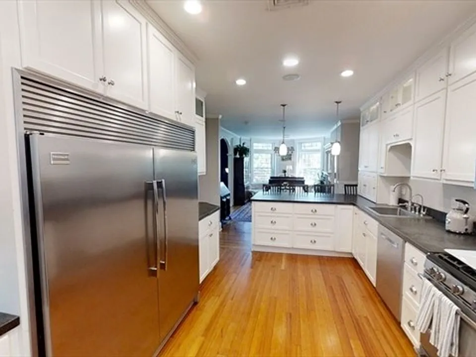 7 Strathmore Rd #2A
