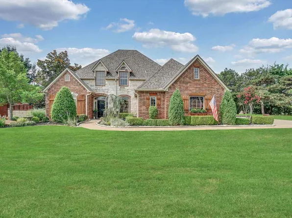 3 NW Shelter Lake Dr, Lawton, OK 73505