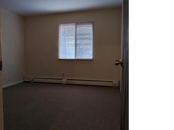 4th image of 829 N Court St #11