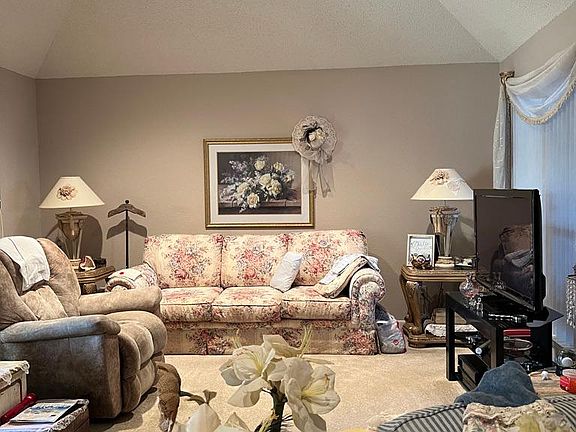 2nd image of 1007 Milby Oaks Cir