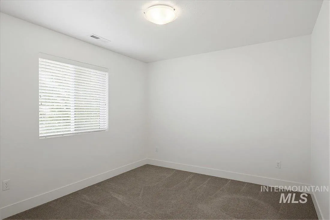 3 bed, 2.5 bath, 1900 sqft, $2,700 — Photo 2