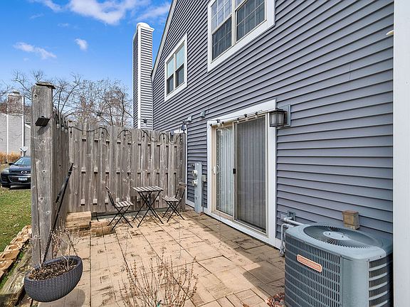 3rd image of 1390 N Knollwood Dr #1390