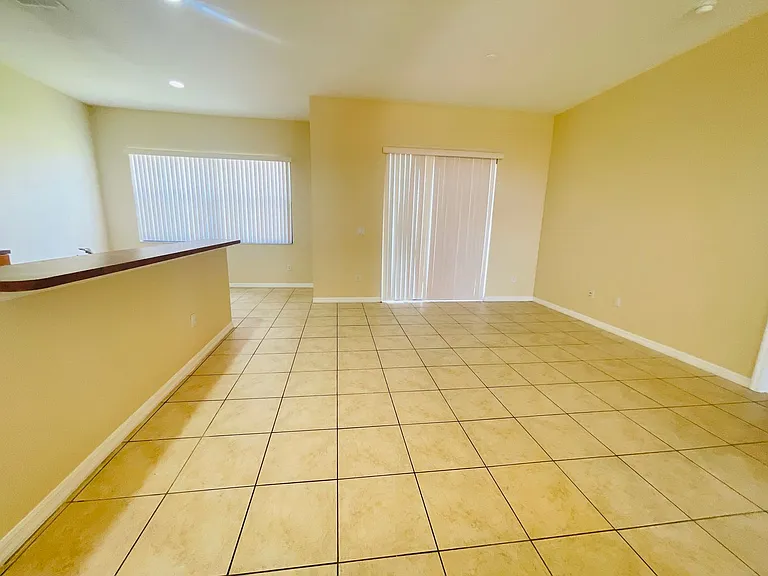 404 Cinnamon Dr — Photo 6